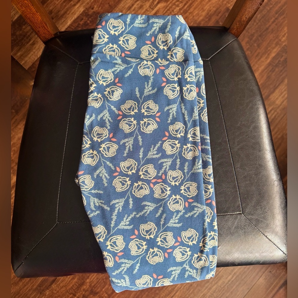 LuLaRoe Blue Patterned Leggings Rose Bud Size OS (2-10)